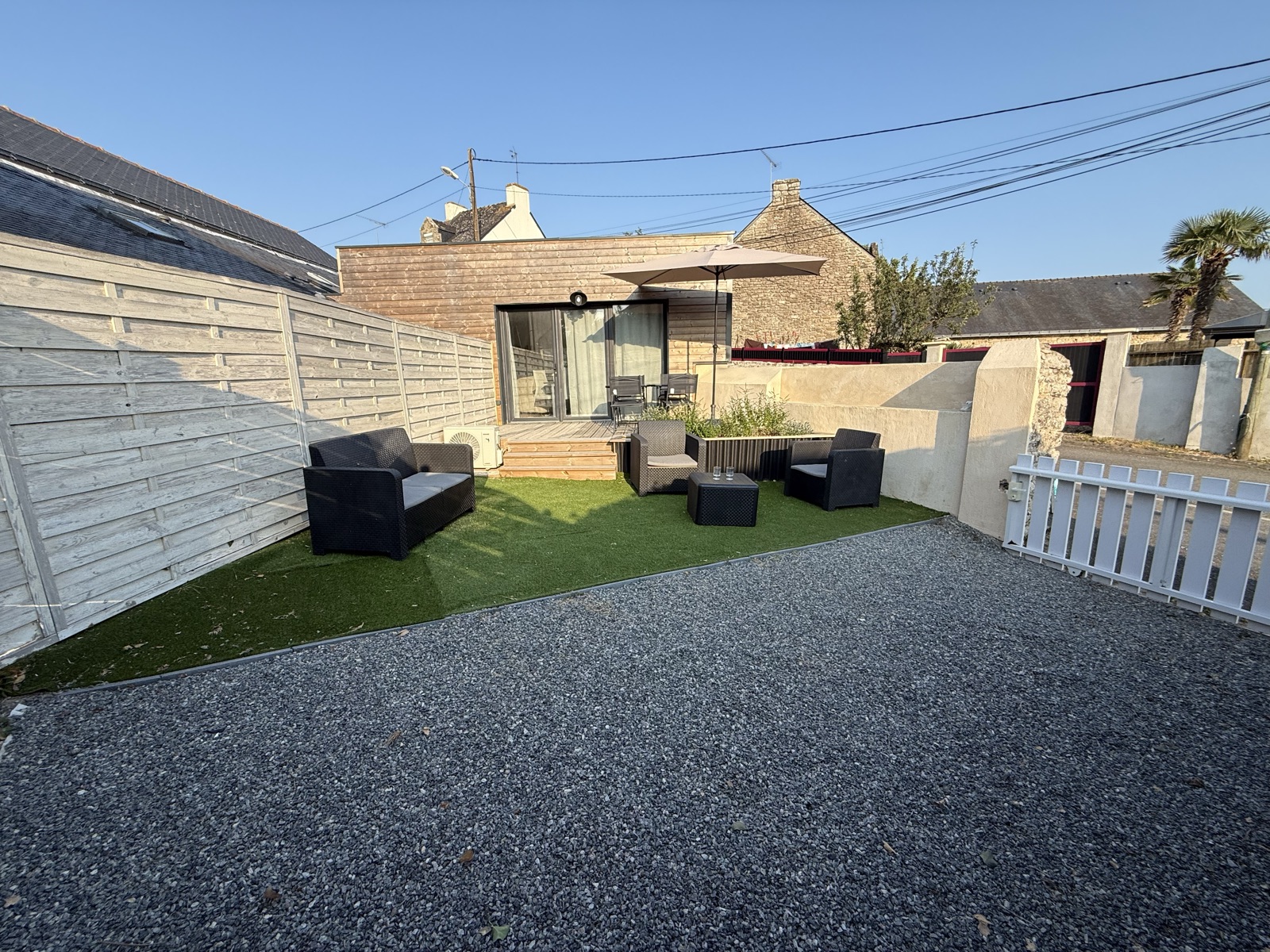 Cour privative close de la petite maison des Buissonnets